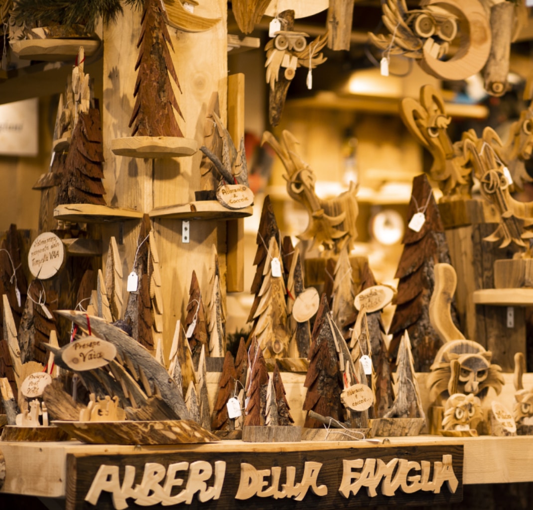 natale-a-trento-casette-18-barbel-art-l'uomo-dei-gufi