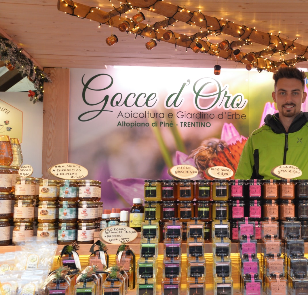 natale-a-trento-casette-30-gocce-d’oro---apicoltura-e-giardino-d-erbe